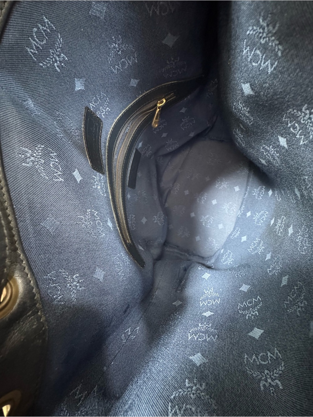 MCM Bucket Bag with drawstring - Picture 8 of 10